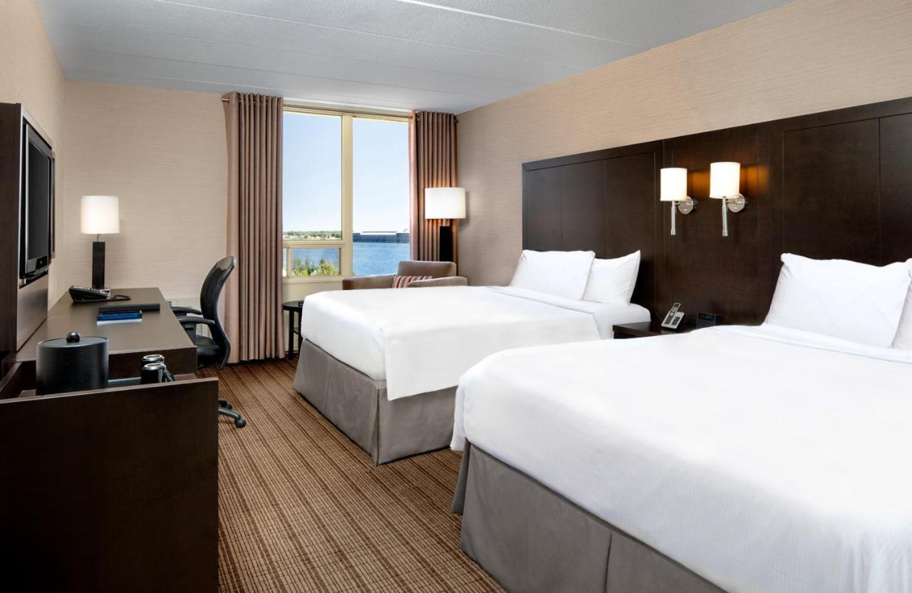 Delta By Marriott Waterfront Hotel 4*