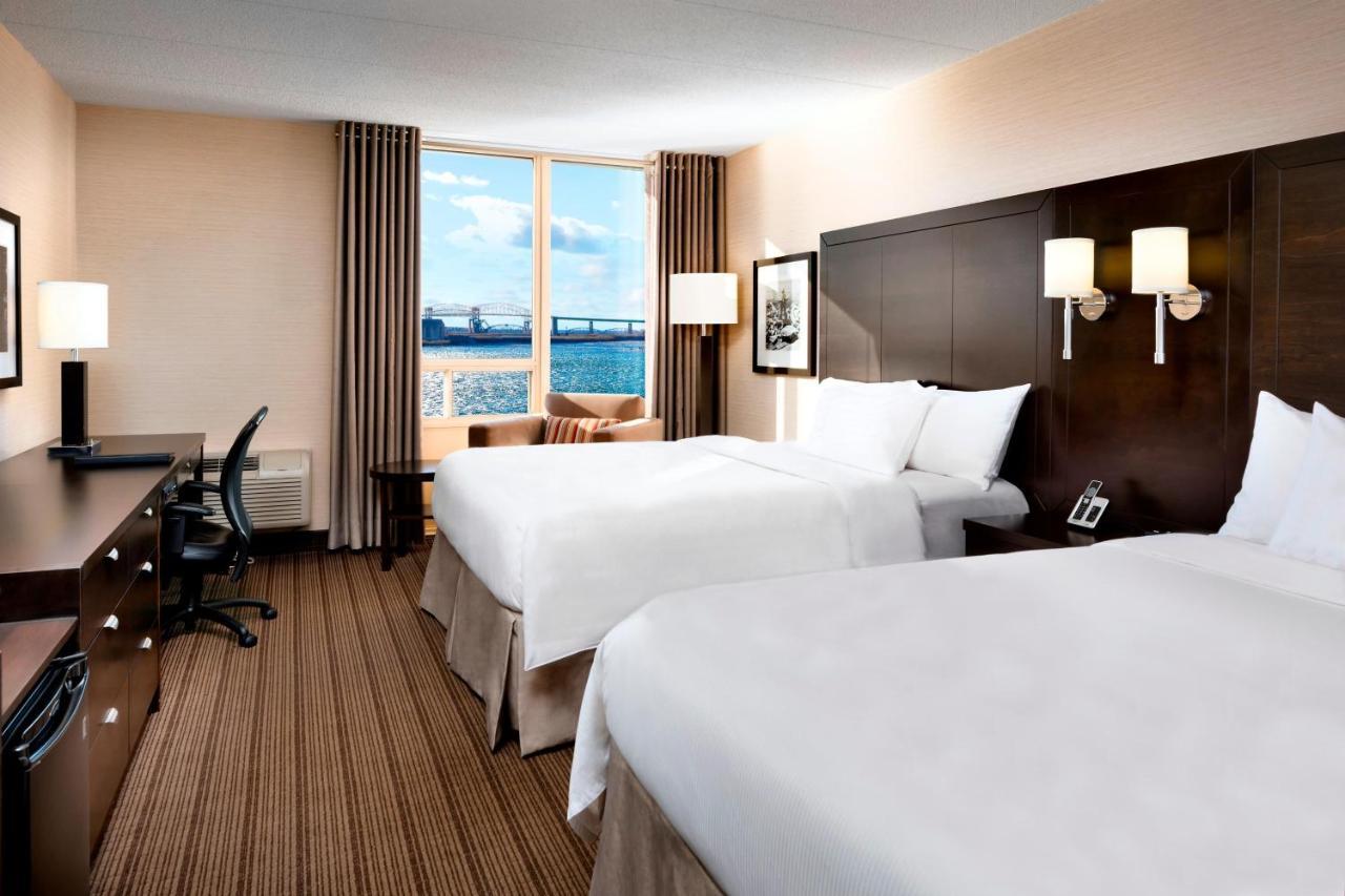 Hotel Delta By Marriott Waterfront 4*