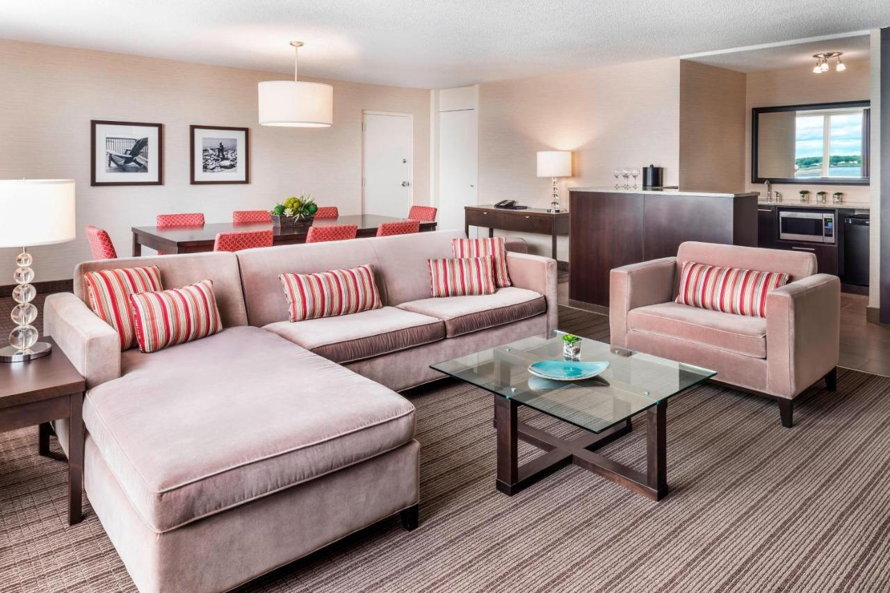 Delta By Marriott Waterfront 4*