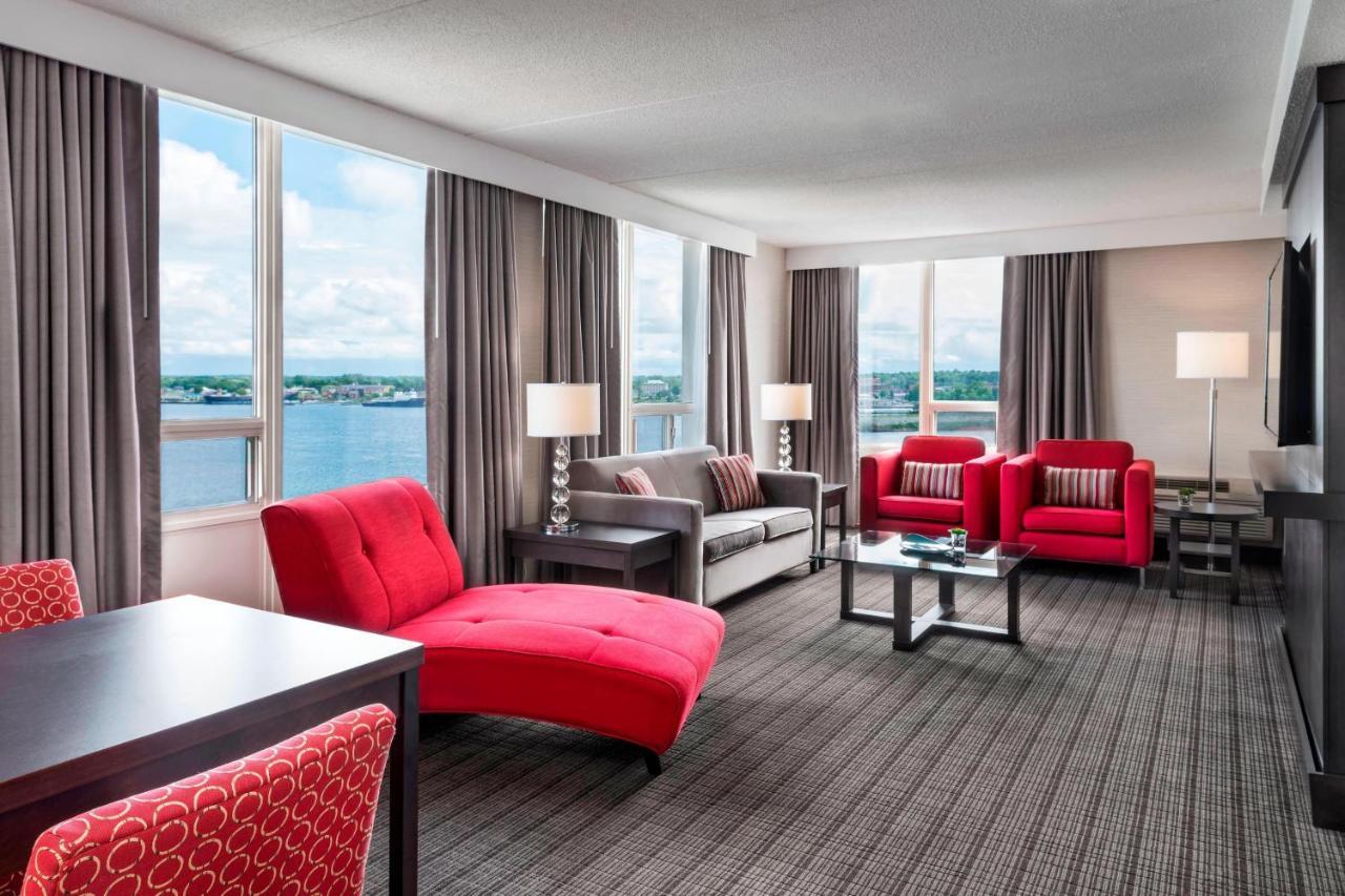 Hotel Delta By Marriott Waterfront 4*