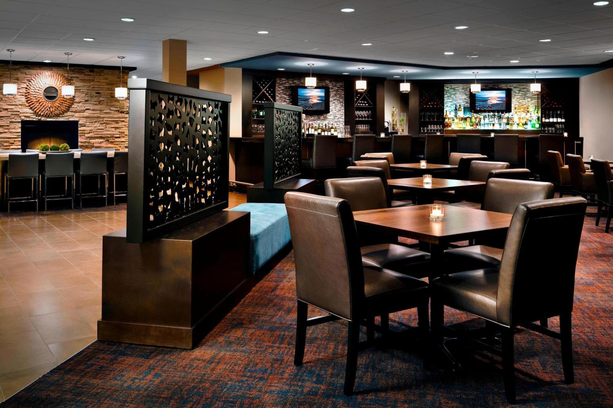 Delta By Marriott Waterfront 4*