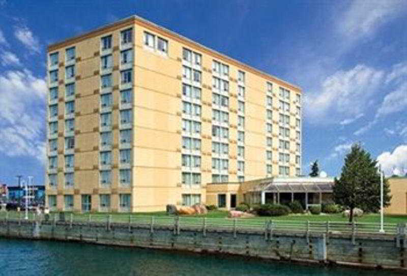 Hotel Delta By Marriott Waterfront 4*