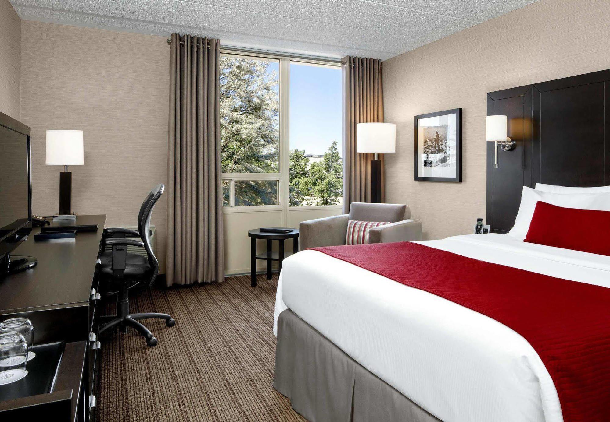 Hotel Delta By Marriott Waterfront